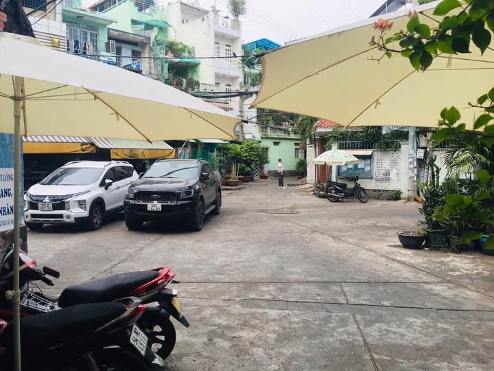 Bán gấp nhà 3 tầng 80m2, ngang 7m, 4 ngủ, có gara ô tô tại quận 11