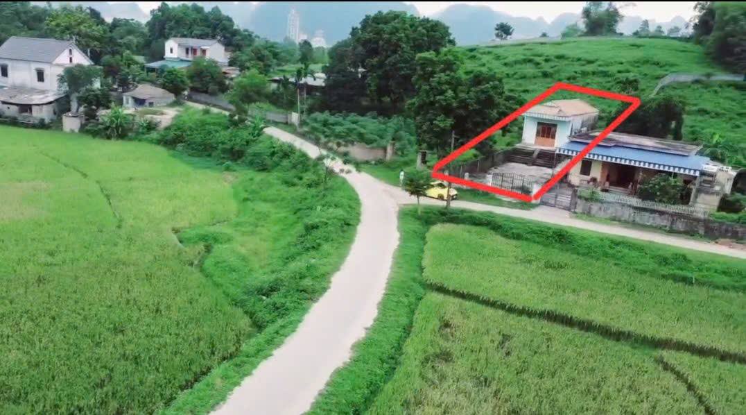 Nhà đẹp view đồng 280m2 Lương Sơn, Hòa Bình, sẵn sổ, ô tô lùi tận sân