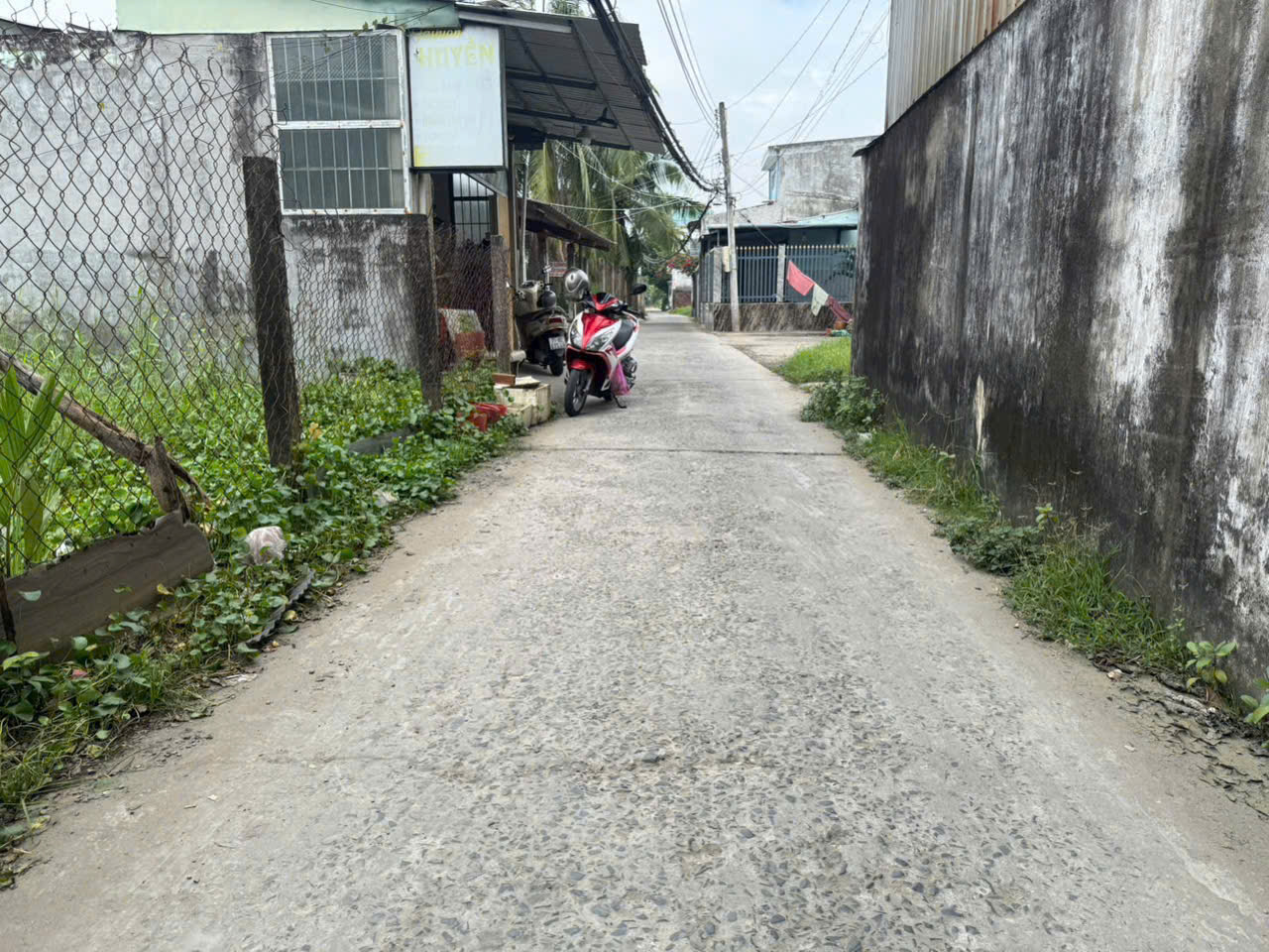 Nền thổ cư 129,9m2 mặt tiền hẻm thông, cách Đại lộ Đồng Khởi 100m