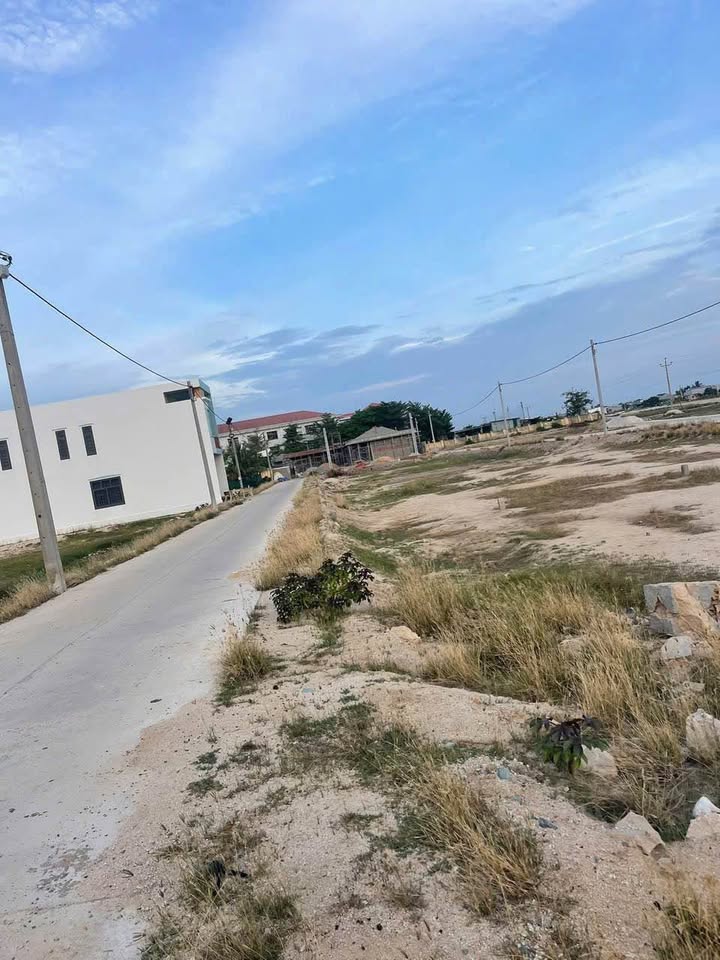 Bán đất Vĩnh Hải 144m², sổ đỏ full thổ cư, đường 6m ô tô vào thoải mái