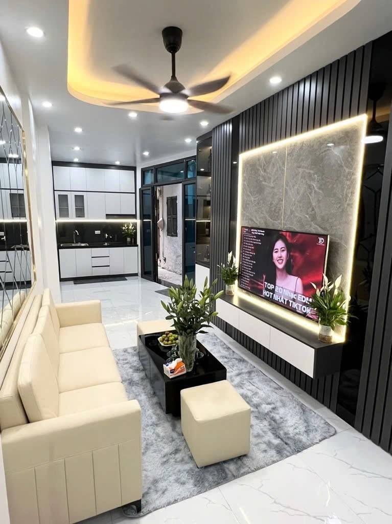 Nhà Hoàng Mai 35m² 4 tầng 3 phòng ngủ, vị trí vàng, giá hợp lý