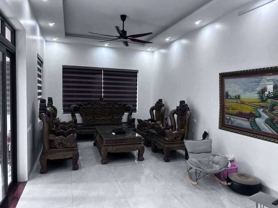 Nhà 2 tầng 1 tum đất vườn xinh, Nguyễn Thị Định, giá hời