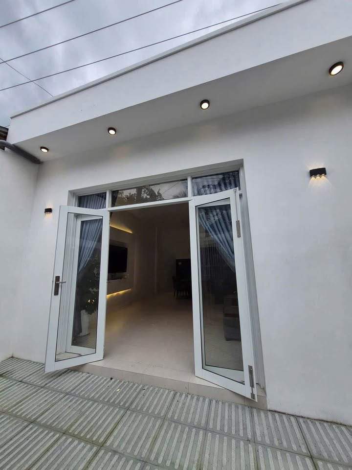 Nhà mặt tiền Âu Cơ, Bến Tre sổ 60m², tặng full nội thất, giá 1,75 tỷ