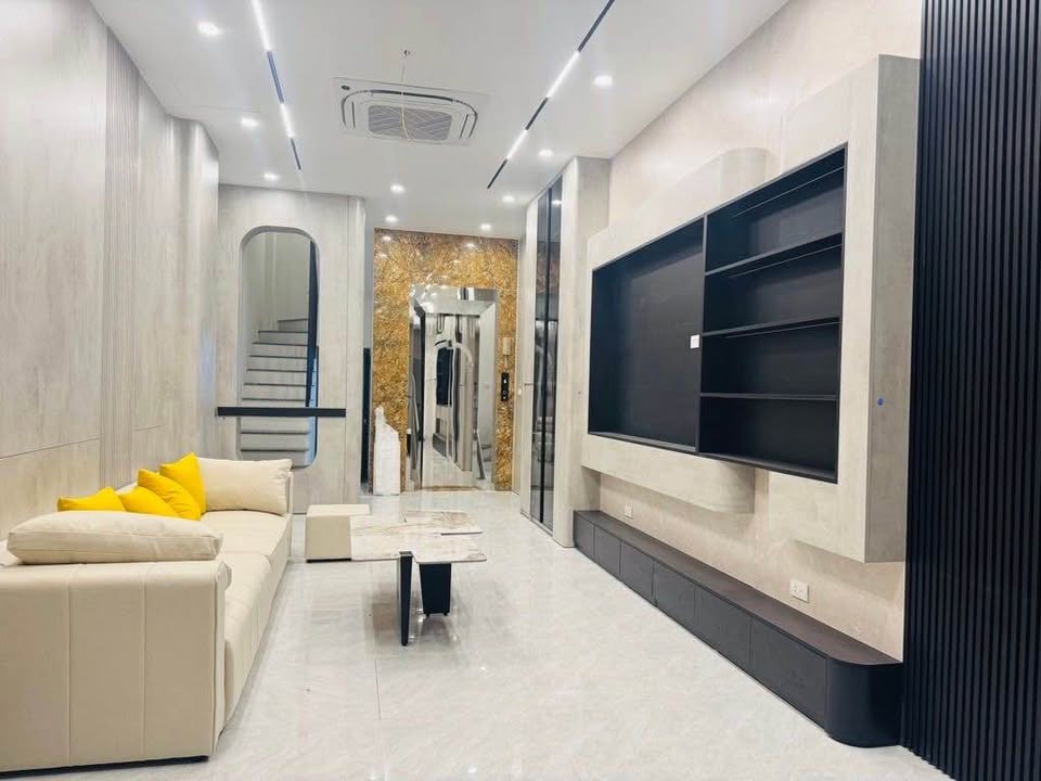 Nhà 6 tầng thang máy Cổ Linh, Long Biên sống sang, sang phố dễ