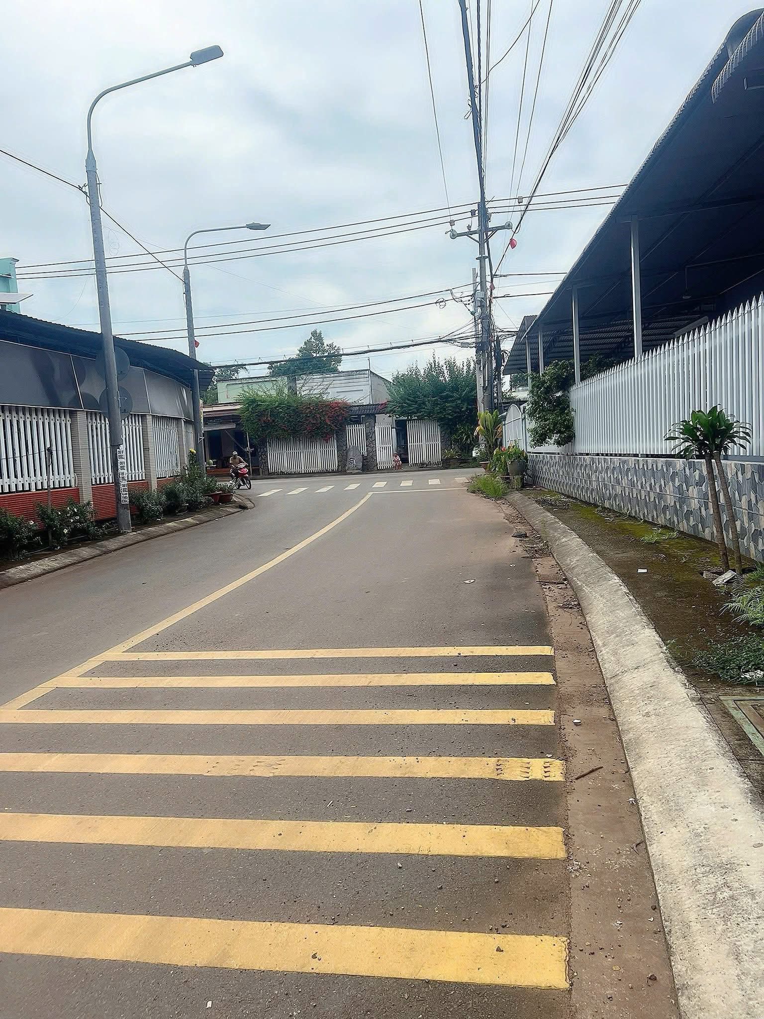 Đất vàng Long Khánh 5x28m, sổ riêng thổ cư, giá 1.95 tỷ