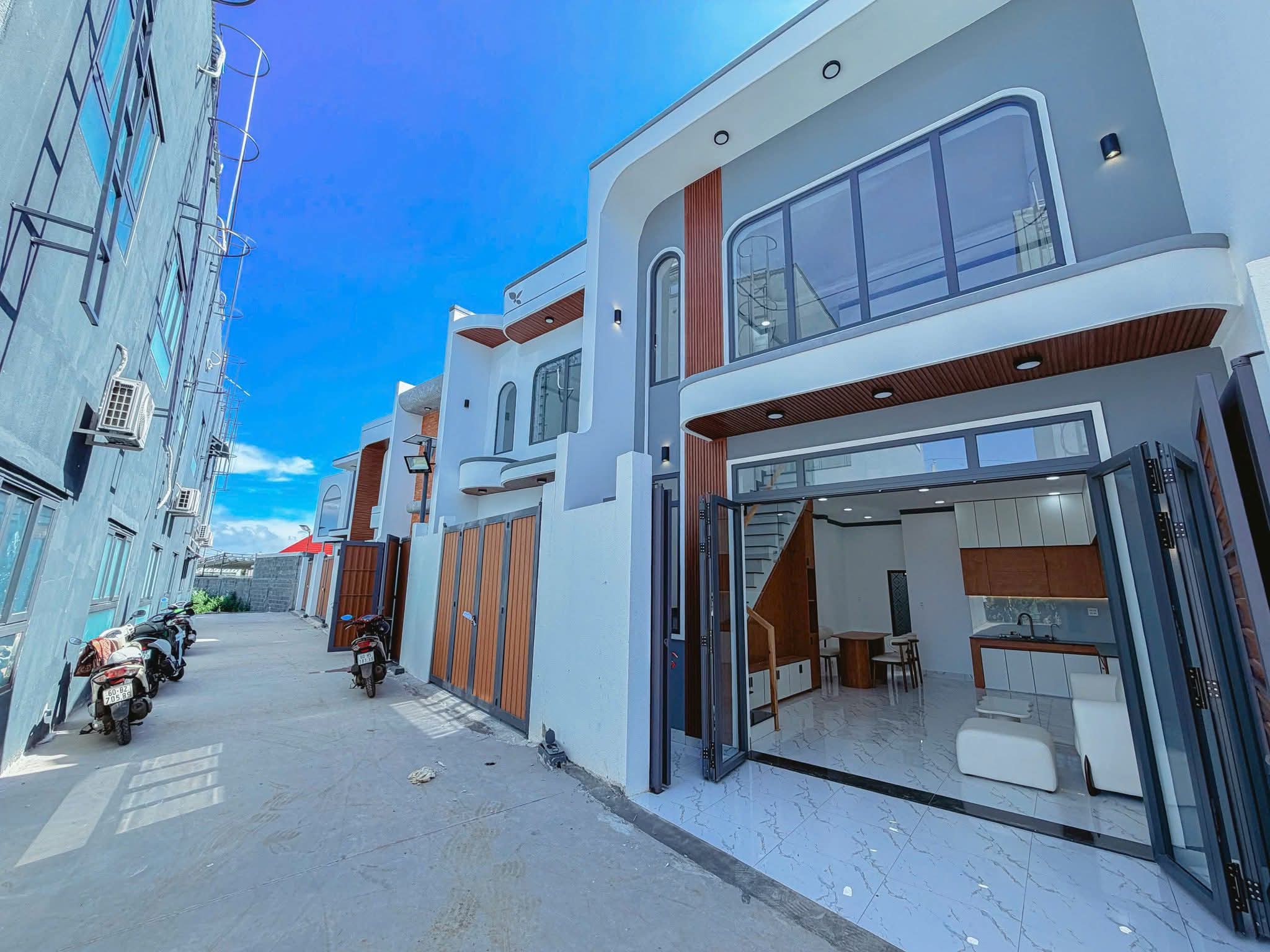 Nhà 3 phòng ngủ Bầu Trâm, Long Khánh, giá 1,59 tỷ, sân xe máy thoáng đãng