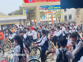 Bán gấp lô góc 101m2 nhà 2 tầng đẹp tại chợ Đông Hạ, cơ hội vàng