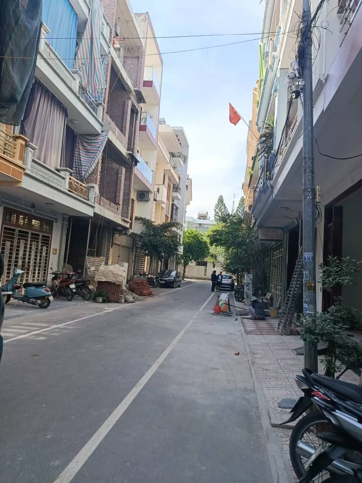 Nhà 4 tầng Trần Lãm 75m² sổ đỏ xịn