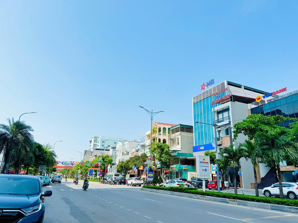 Bất động sản tọa lạc tại vị trí đắc địa trên đường Trần Phú, đối diện Vincom Plaza, thuộc tỉnh Thanh Hóa