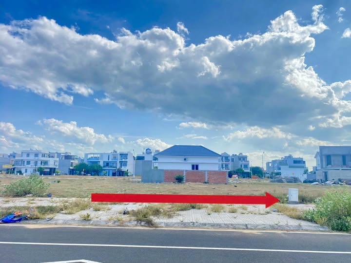 Đất biệt thự Phan Chu Trinh 350m2 hướng Đông Bắc, gần biển, giá 5.69 tỷ