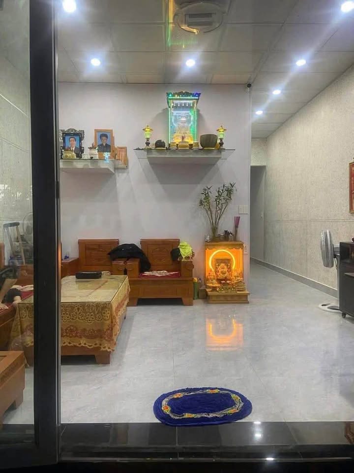 Bán nhà 3 tầng mặt tiền 120m2, ô tô thông thoáng tại Hoàng Văn Thái, Đà Nẵng