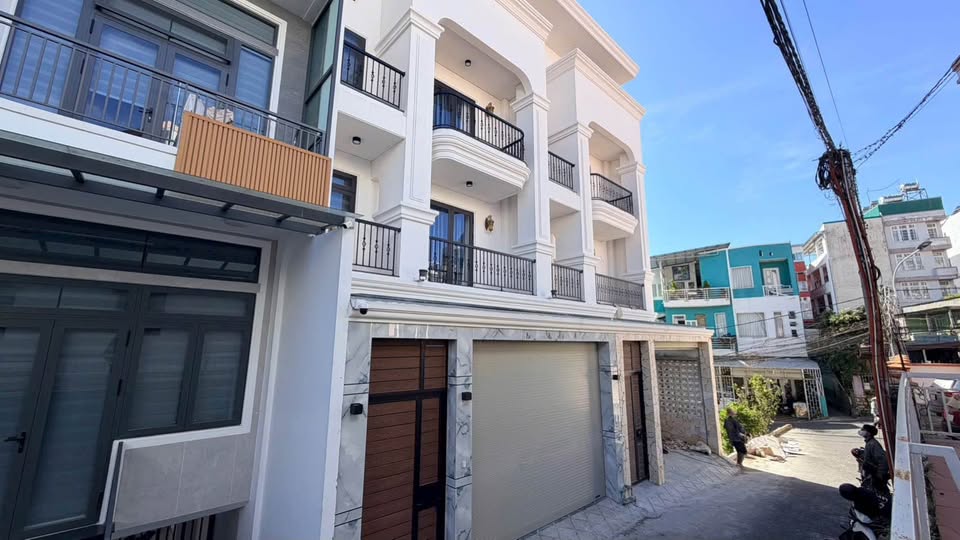 Nhà 5 tầng hẻm ô tô rộng 6m – Phù Đổng Thiên Vương, Đà Lạt – tiêu chuẩn nghỉ dưỡng