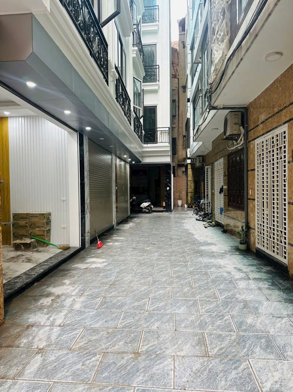 Nhà mới 6 tầng thang máy khu Tân Mai Trương Định, giá chỉ 9 triệu/tháng