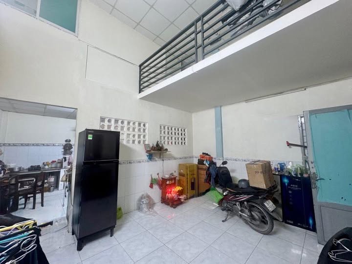 Nhà cấp 4 ngõ 30m ra mặt tiền Phú Nhuận, 60m2, 3 phòng, giá 6,1 tỷ, mua nhanh kẻo lỡ