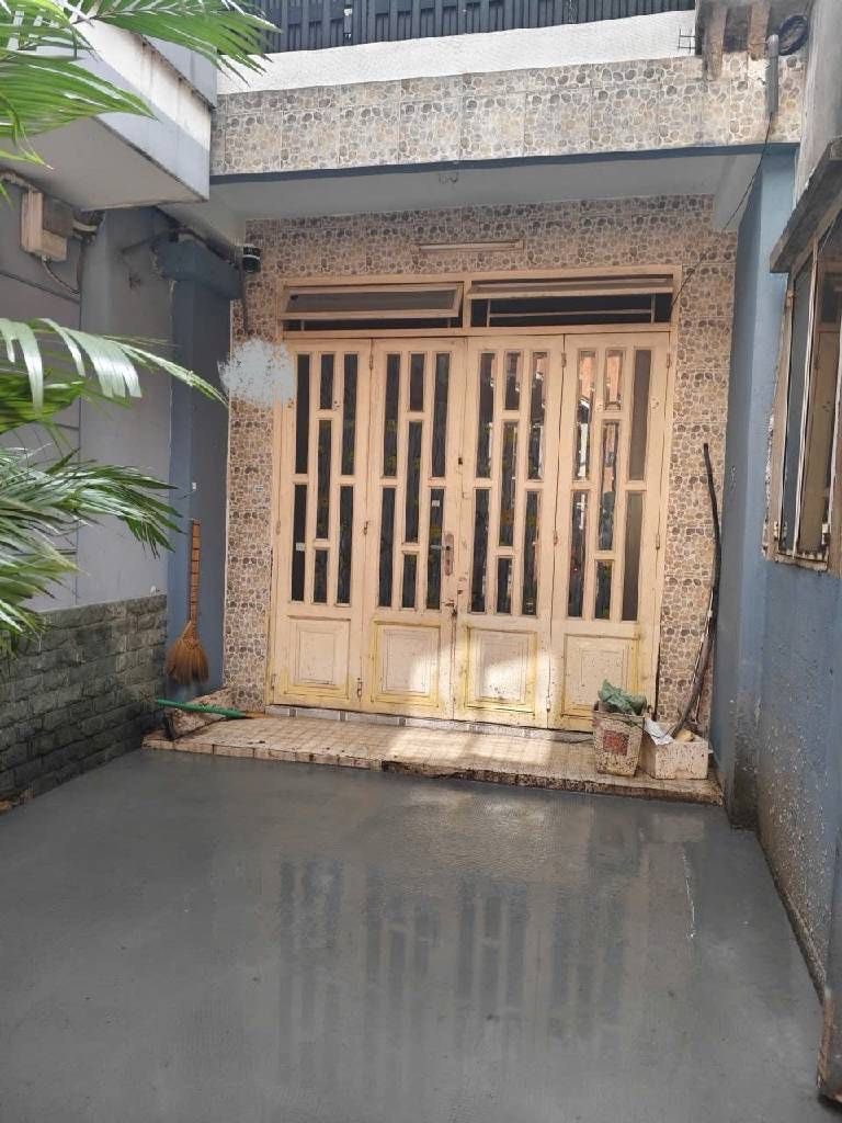 Nhà 4,5m mặt tiền, 4 phòng ngủ, 54m² vị trí đắc địa giáp Phú Nhuận