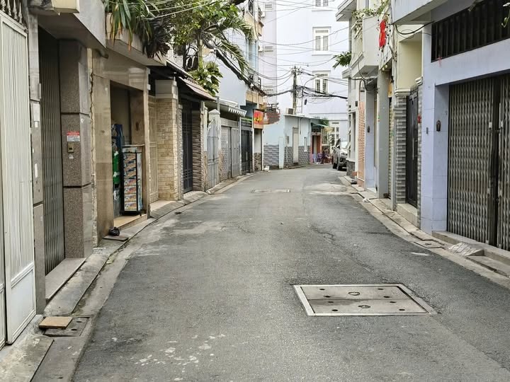 Nhà nở hậu 3 tầng bê tông cốt thép, 2 mặt hẻm 5m, Phan Xích Long, Phú Nhuận