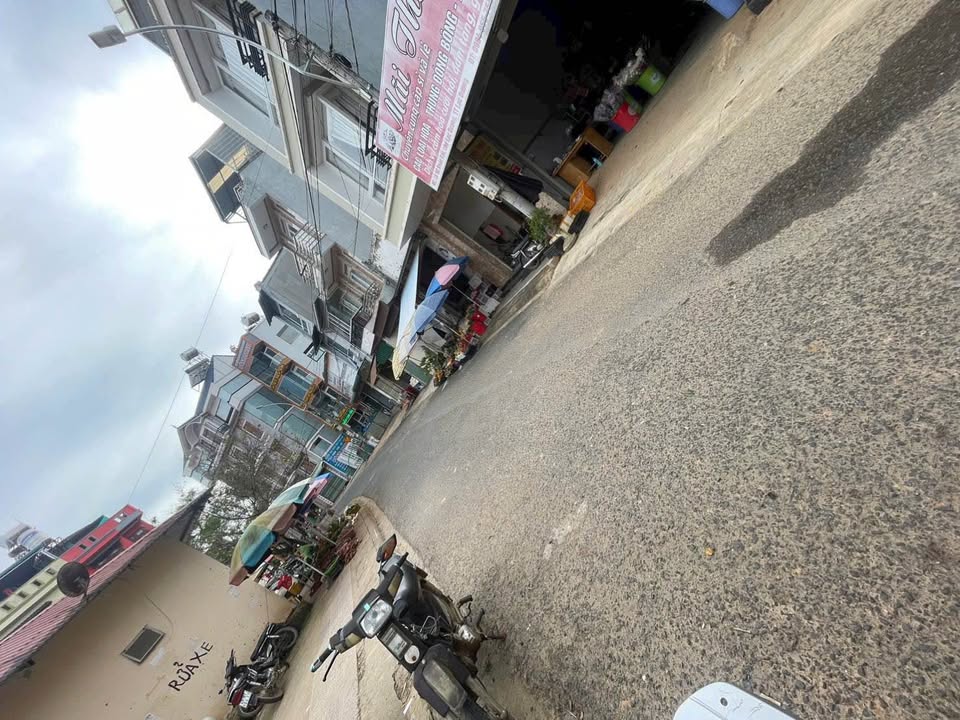 Đà Lạt nhà kinh doanh đắc địa ngay chợ Lạc Dương 75m2, sổ riêng, giá 5,5 tỷ