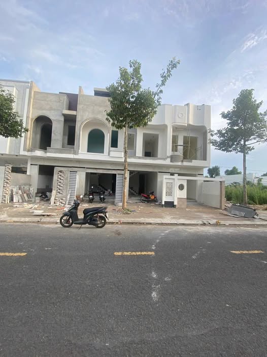 Sóc Trăng nhà 1 trệt 1 lầu full nội thất, giá nhỉnh 2,8 tỷ