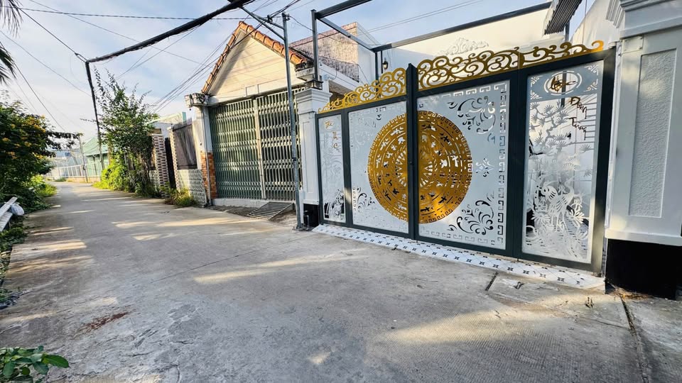 Nhà mới xây, hẻm xe 16 chỗ đậu, gần Bùng Binh Mũ - Chỉ 2 tỷ