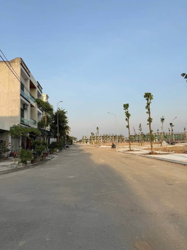 Siêu phẩm nhà 3 tầng, diện tích gần 70m2, mặt tiền rộng 4.5m, sẵn sàng đón chủ mới