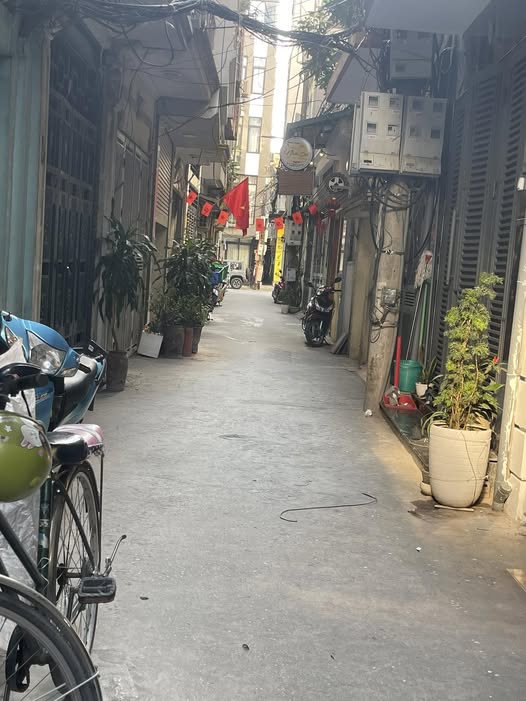 Nhà dân xây kiên cố - Nguyễn Văn Cừ, Long Biên - Ô tô đỗ cửa