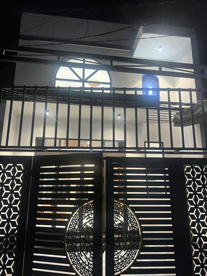 Chào mừng quý khách đến với căn nhà mê lửng mới tinh, thơm mùi sơn, sẵn sàng đón chủ nhân về ở ngay