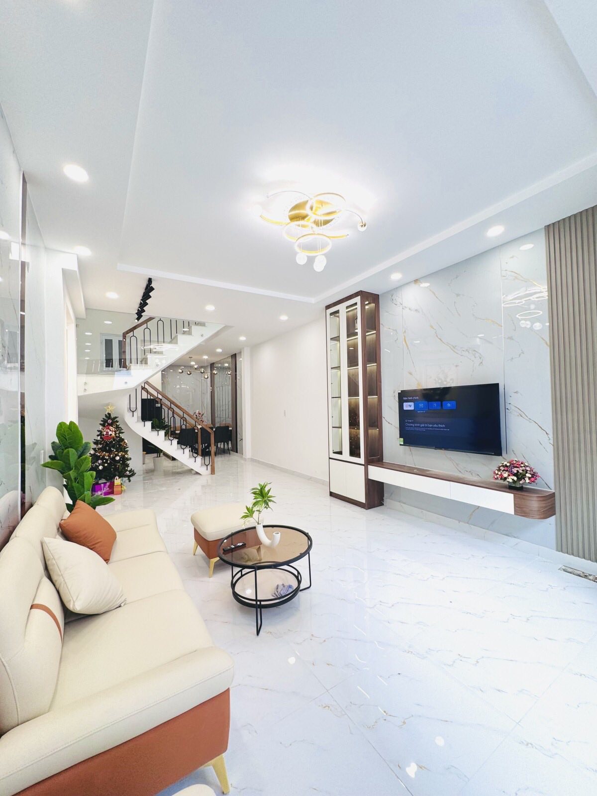 Nhà 3 tầng đẹp, 4 ngủ, ô tô ngủ trong nhà, hẻm thông 6m Tân Phú