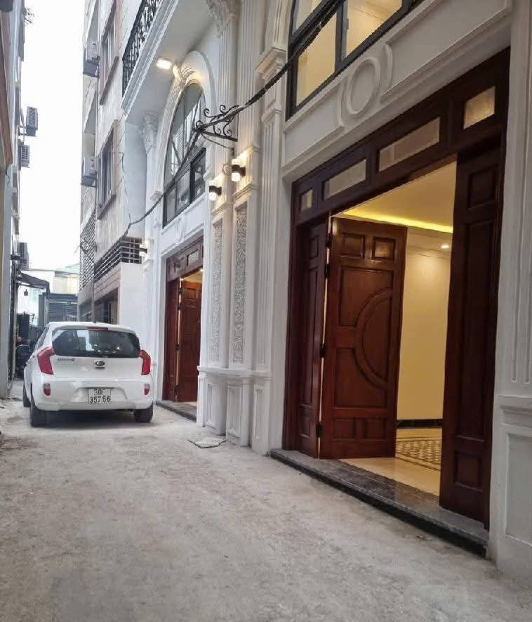 Nhà Thạch Bàn 6 tầng - ô tô đỗ cửa - gần Aeon Mall