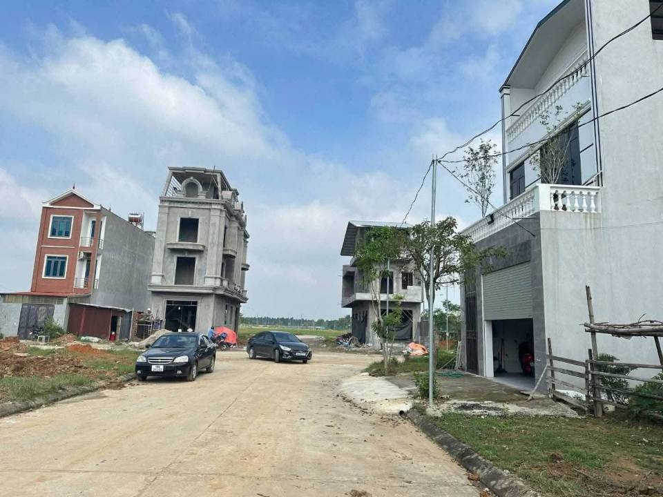 Chào mừng quý nhà đầu tư đến với "siêu phẩm" nhà 2.5 tầng tọa lạc tại vị trí đắc địa khu Đô Thị Nam Vĩnh Yên