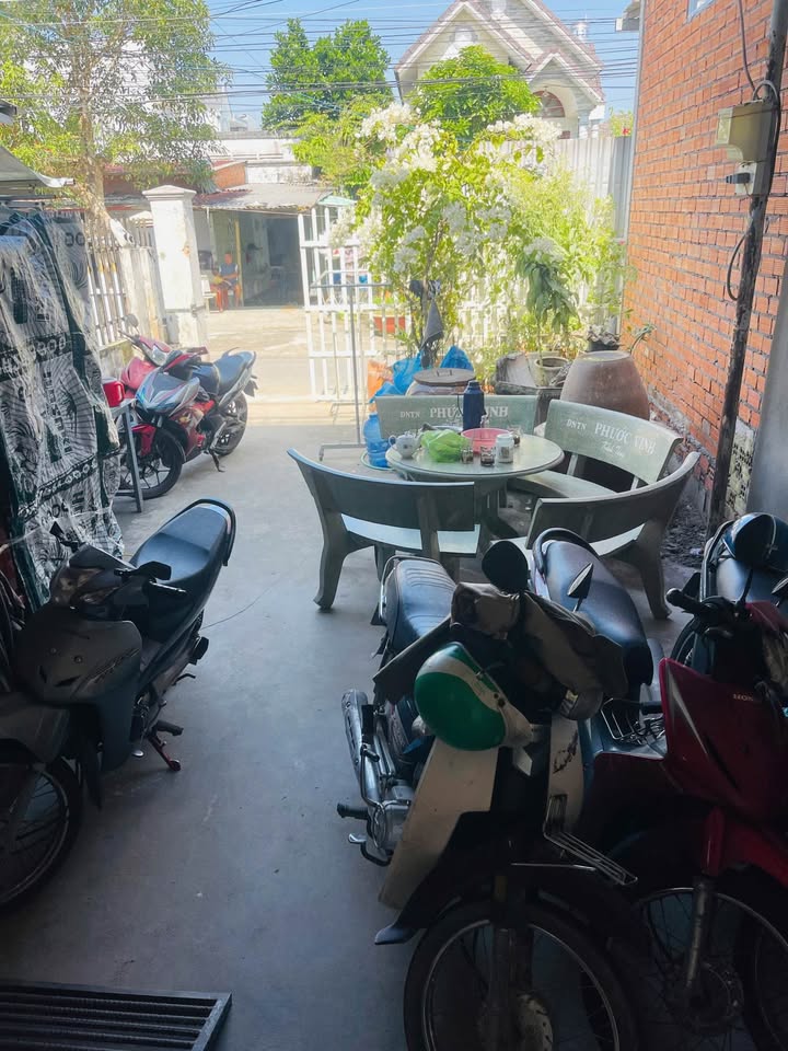 Bán nhà 1 trệt 1 lầu 132m2 trung tâm Phước Hậu, Vĩnh Long, 3,35 tỷ