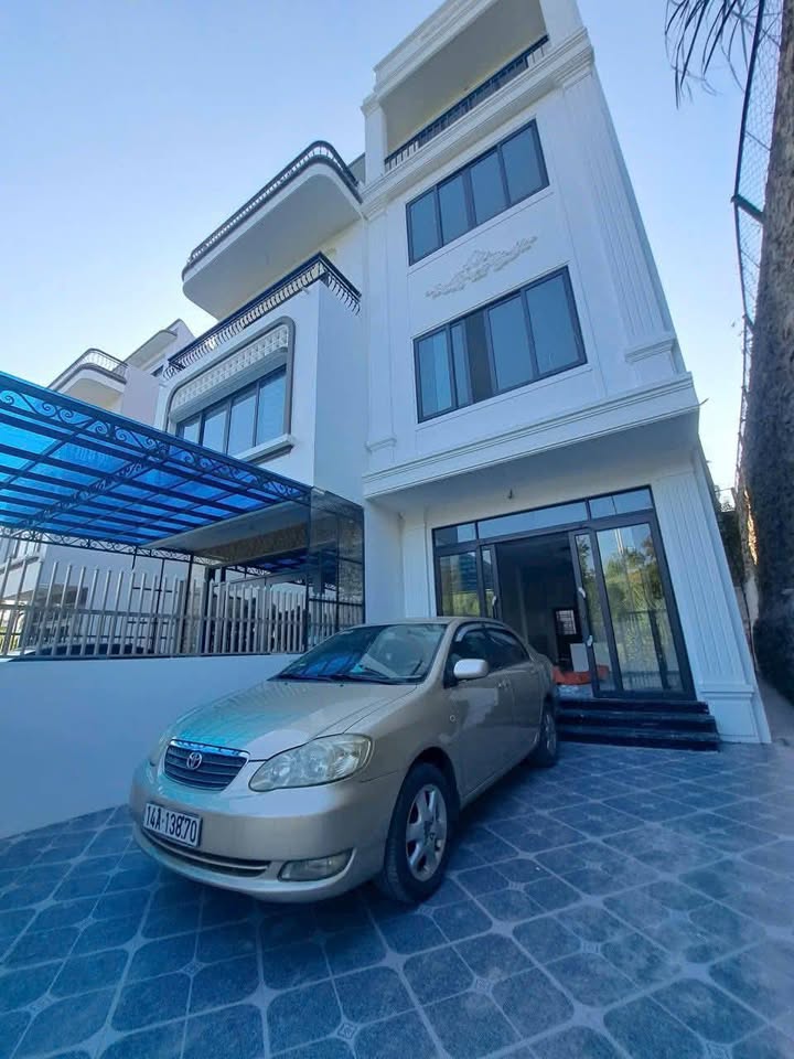 Tọa lạc tại khu vực Cấp cứu mỏ, thành phố Cẩm Phả, tỉnh Quảng Ninh