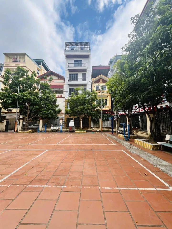 Nhà 6 tầng thang máy, gara ô tô - Xuân Đỉnh, đủ đồ, sẵn ở, giá hời