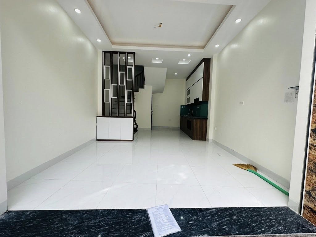 Nhà Đại Tự 35m2, 5 tầng, sân riêng, gần ô tô tránh