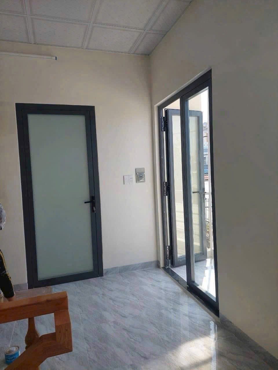 Nhà 1 trệt 1 lầu mới xây, ngay tại Nguyễn Hữu Cảnh, chỉ 1,9 tỷ