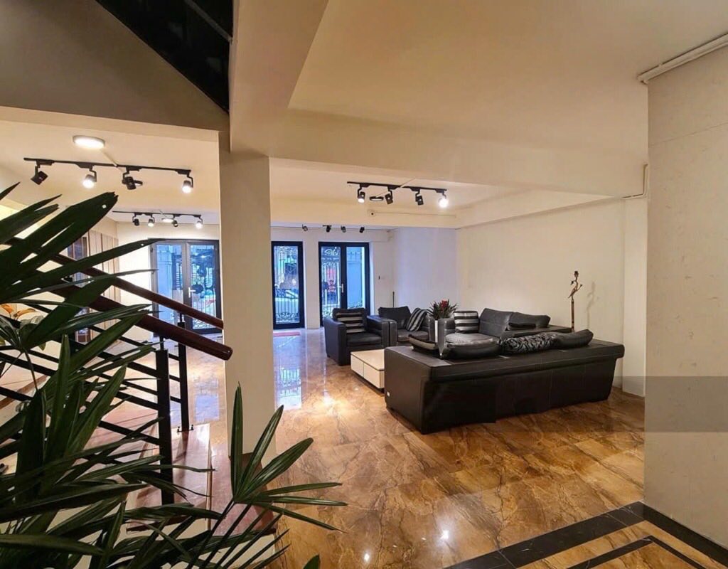 Biệt thự 7 tầng sang trọng, kinh doanh sầm uất, thang máy, ô tô tránh, Đỗ Nhuận