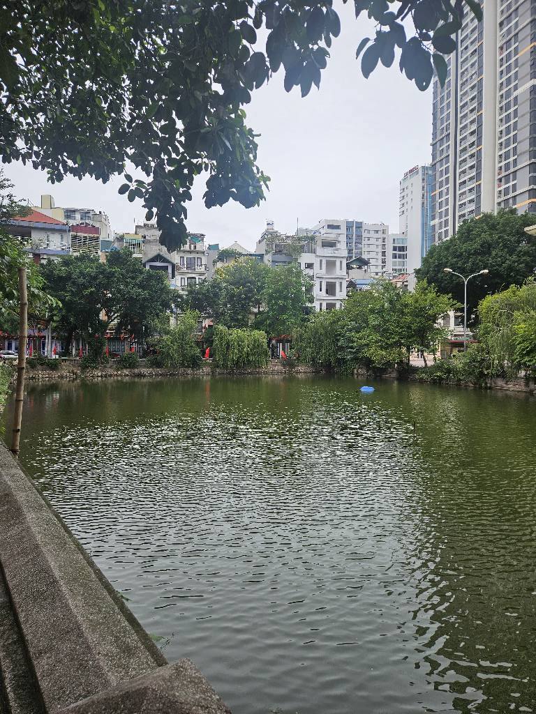 Nhà 5 tầng lô góc Cầu Giấy - Thoáng sáng, ô tô gần, sổ nở hậu