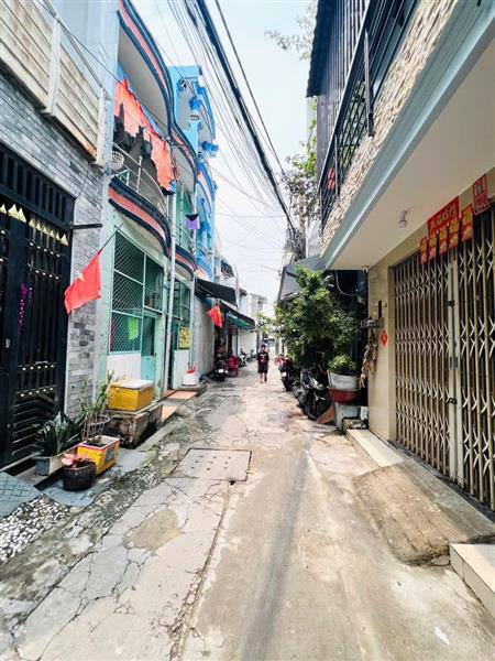 Nhà 4m x 11m hẻm xe máy Nguyễn Súy, Tân Phú nhỉnh 5 tỷ