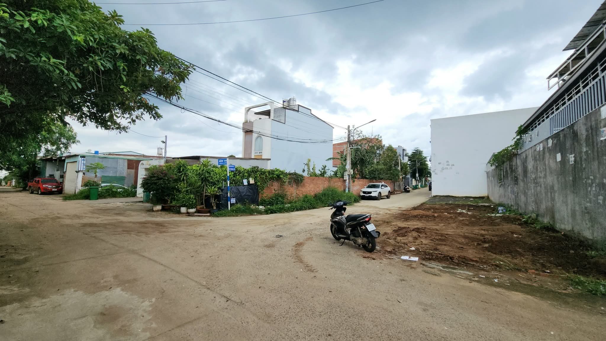 Nhà góc 2 mặt tiền hẻm Đồng Khởi, Đắk Lắk, giá hời