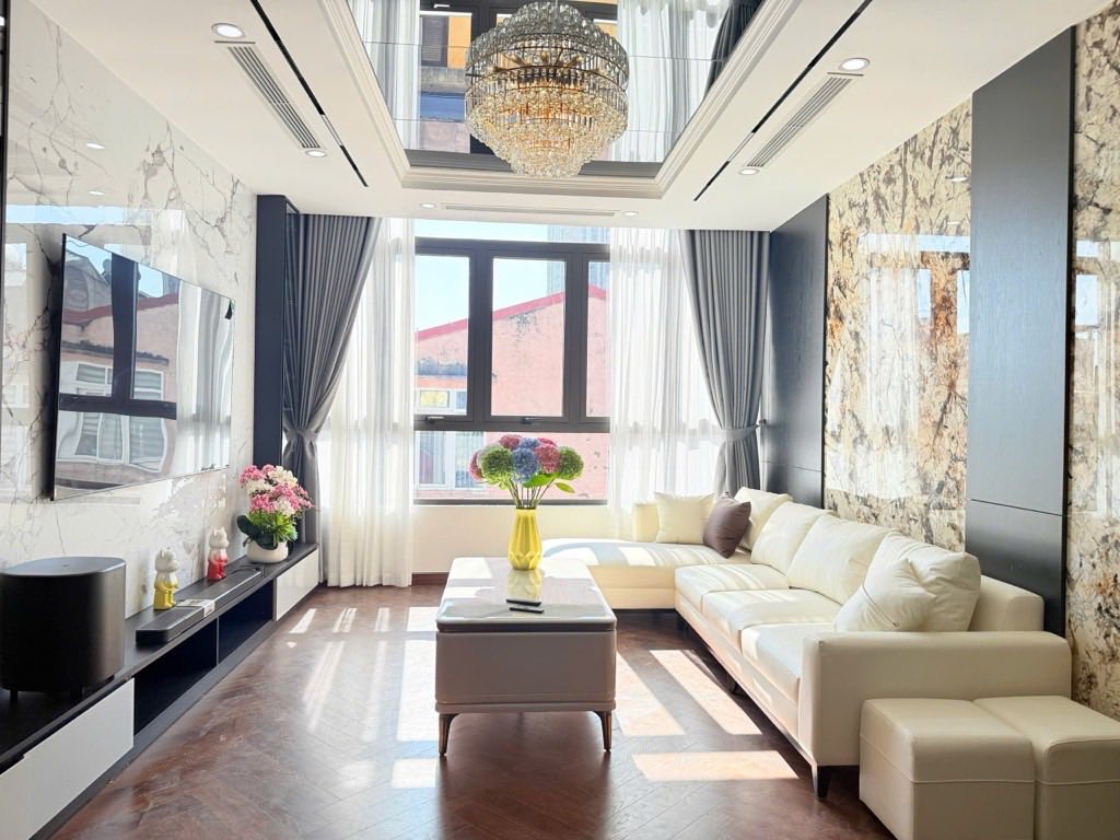 Nhà 8 tầng thang máy, ô tô đỗ cửa tại Hoàng Quốc Việt, Cầu Giấy, khu phân lô cán bộ