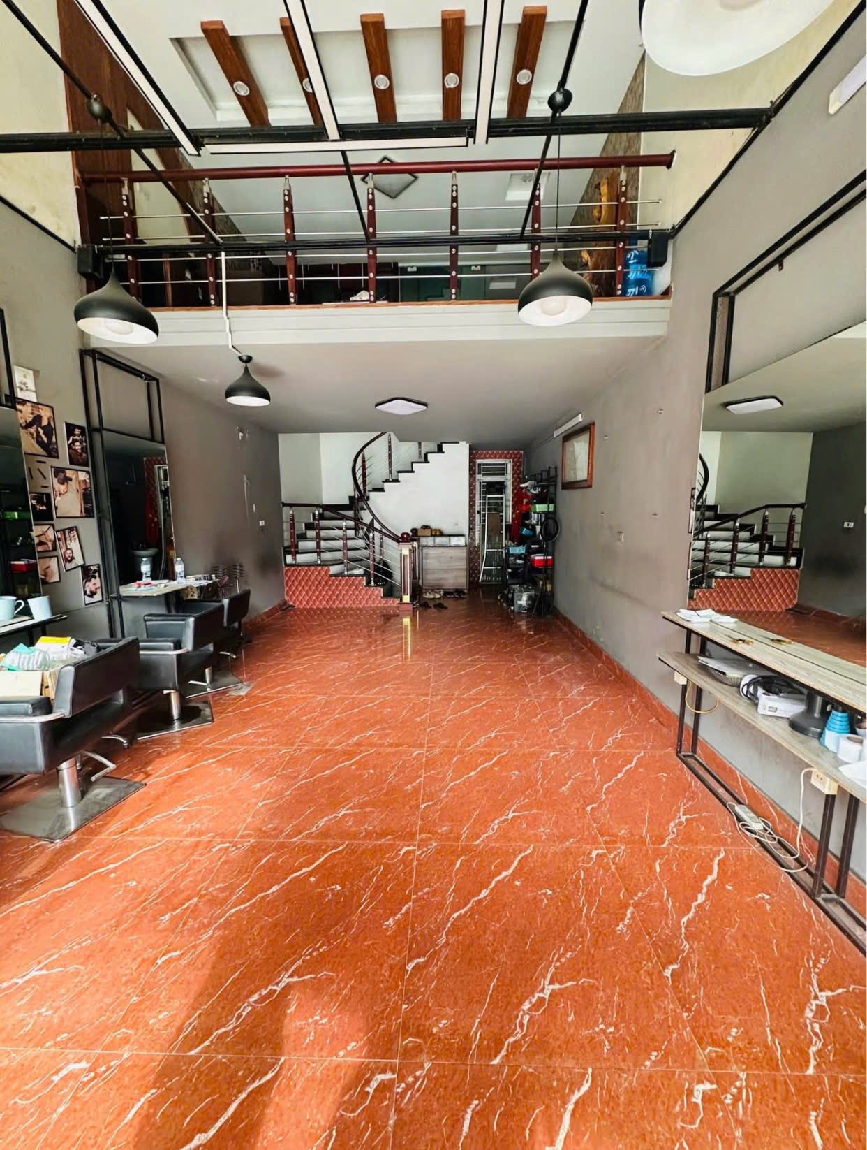 Bán nhà 4 tầng ngay mặt đường chợ Sato Cao Xanh, Hạ Long