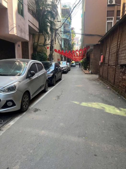 Hoàng Quốc Việt 33m, 5 tầng, 7,5 tỷ sổ đỏ chính chủ, không quy hoạch