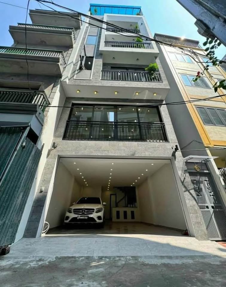 Chào bạn, tôi có một căn nhà phân lô cực kỳ hấp dẫn nằm ngay mặt phố Đốc Ngữ, quận Ba Đình, Hà Nội