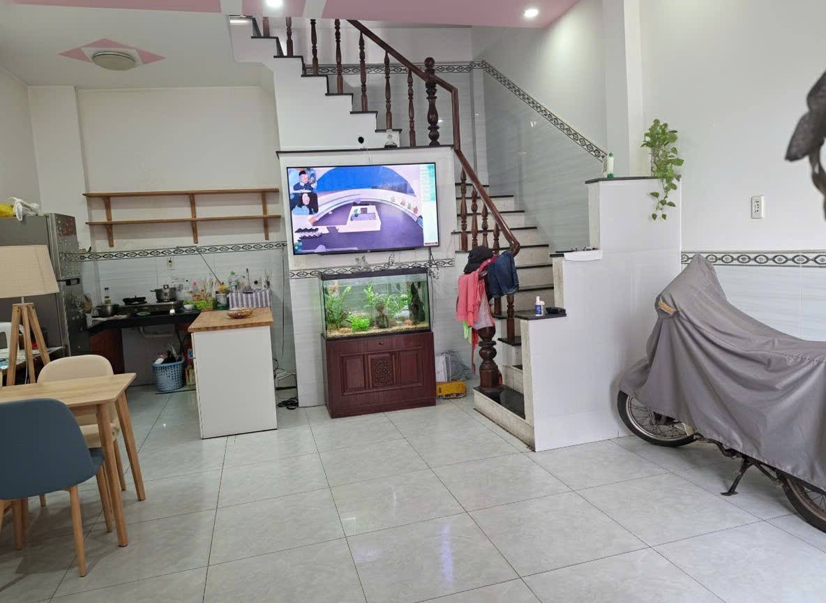 Nhà 2 tầng hẻm xe hơi, Quận 12, thoáng đãng, giá mềm