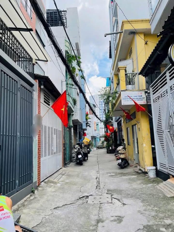 Nhà mới xây đẹp, kiên cố, nằm trong hẻm xe tải rộng 6m đường Bùi Đình Túy