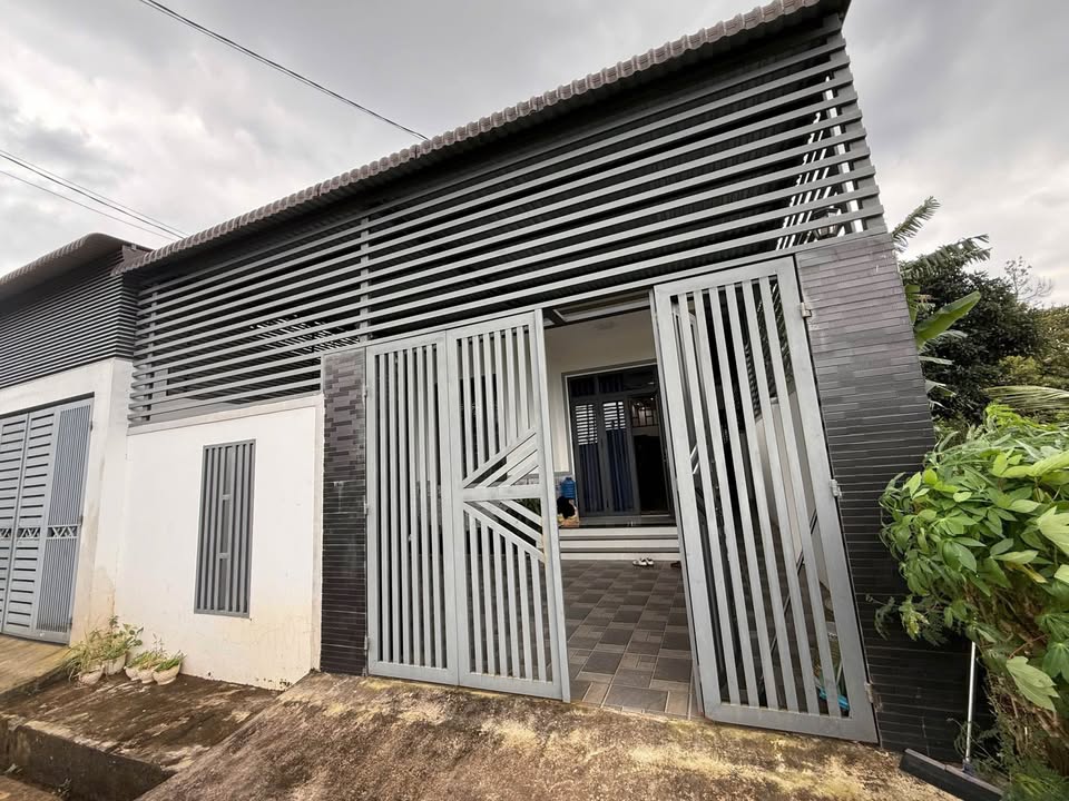 Nhà kiên cố 3 phòng ngủ, 7m x 20m, đường nhựa 12m tại phường Buôn Ma Thuột, Buôn Ma Thuột