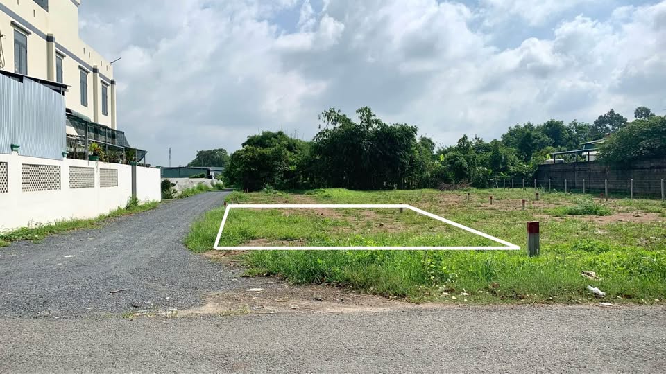 Bán đất nở hậu đẹp 96m2 tại Củ Chi, thành phố Hồ Chí Minh, sổ hồng riêng, đường ô tô