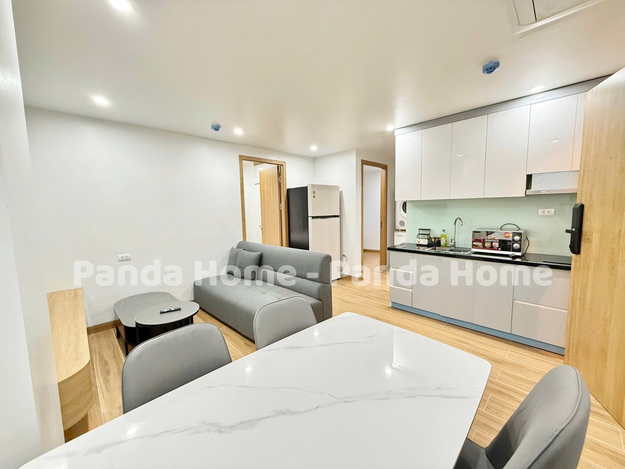 Căn hộ 80m2 full nội thất, thang máy, ô tô đỗ cửa tại Cát Linh, Đống Đa