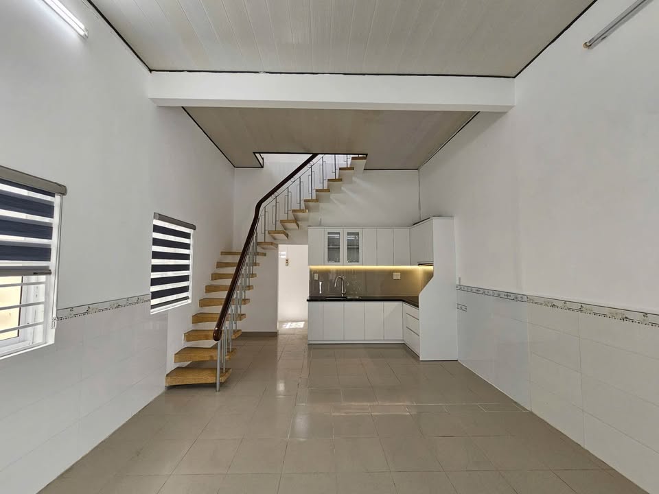 Nhà Trần Bình Trọng, Nha Trang 10m ra phố, 3 phút tới biển, tiện ích đầy đủ