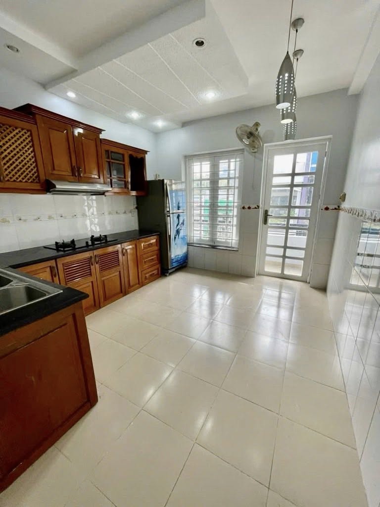 Bước chân vào khu vực sầm uất ngay Metro Bình Phú, Lý Chiêu Hoàng, Quận 6