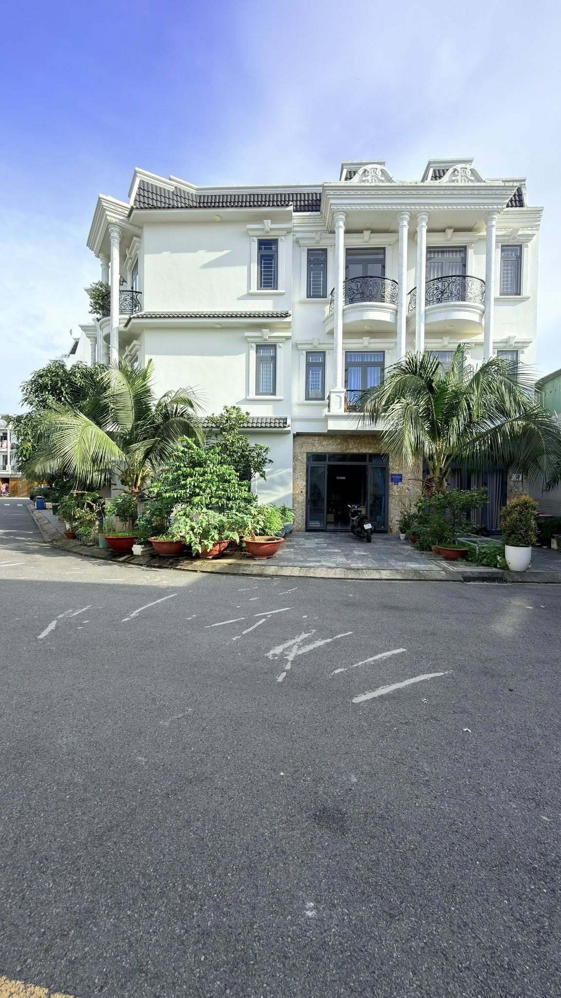 Bán nhà 1 trệt 2 lầu, 70m2 thổ cư 100%, giá chỉ 4,8 tỷ tại Thuận An!